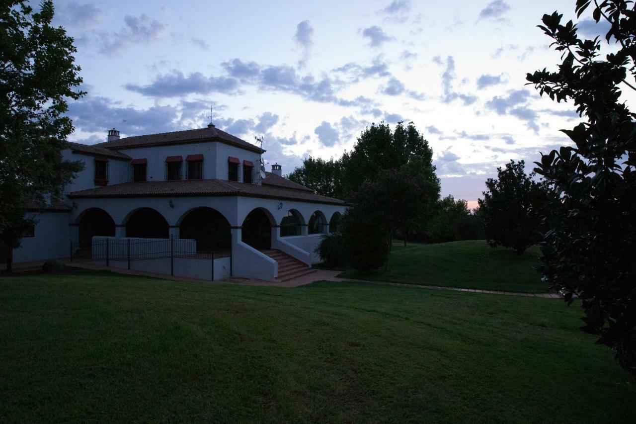 Hotel Rural Las Tejuelas Valdecaballeros 外观 照片